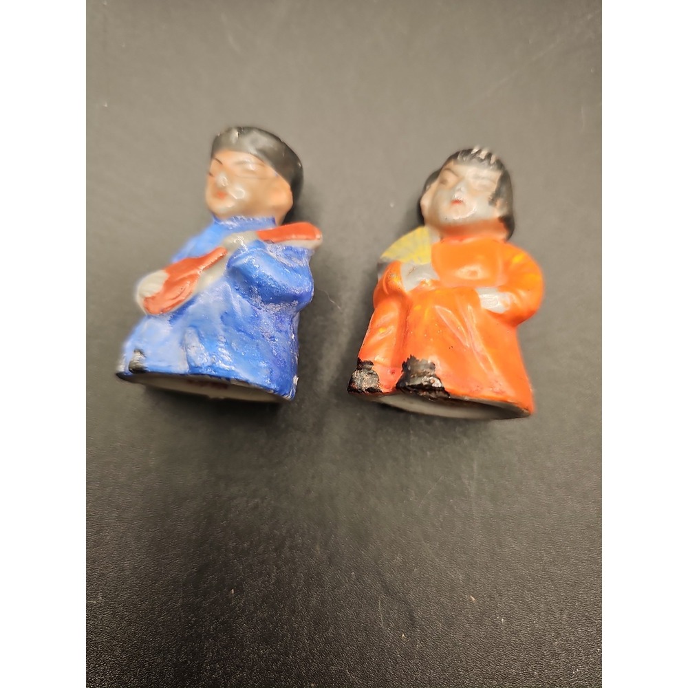 VINTAGE ORIENTAL JAPAN ASIAN COUPLE MAN WOMAN SALT & PEPPER SHAKERS SMALL  2"